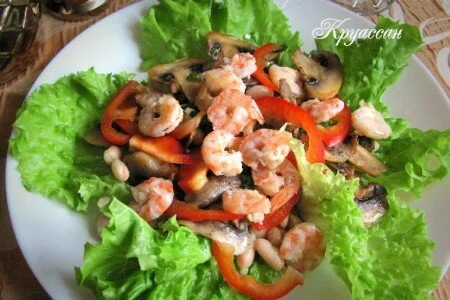 Салат с креветками и грибами